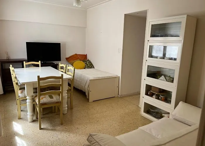 Apartment 5 Blocks From The Sea
